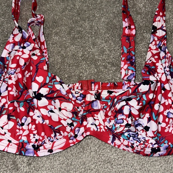 MAGISCULPT 34DDD red floral bikini top 😎 - Picture 2 of 5